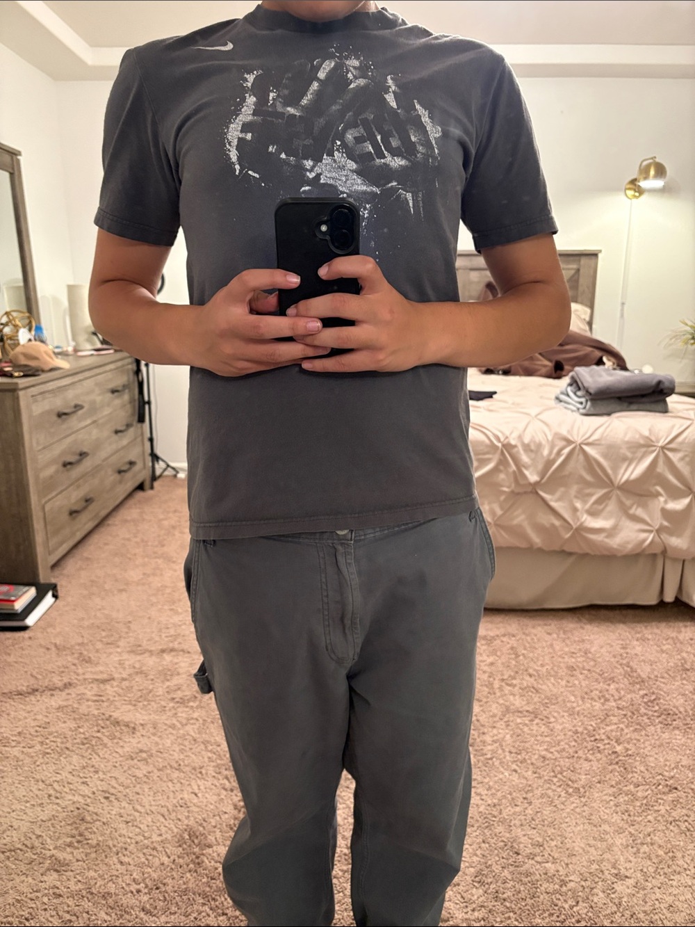Nike Men's Graphic Short Sleeve Tee in Gray
